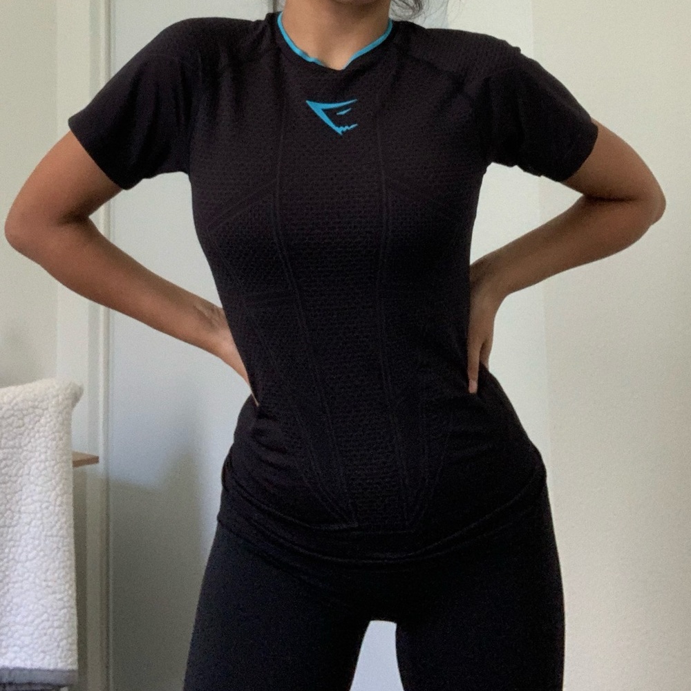 Women’s gymshark shirt size small